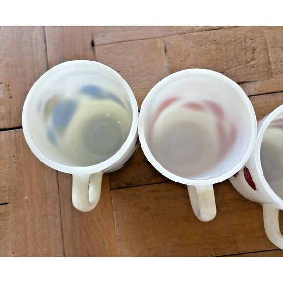 Vintage Set of 4 Anchor Hocking Shortcake and Friends Milk Glass Mugs Cups Used - Picture 8 of 15